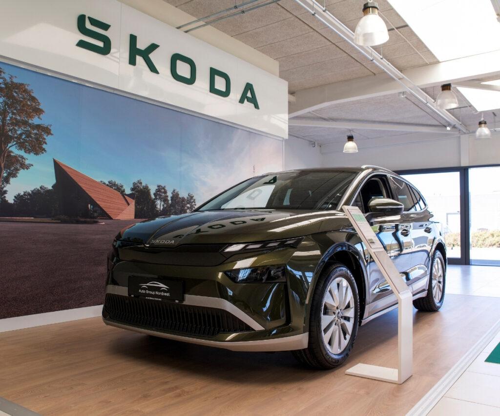 ŠKODA ENYAQ udstillet i showroom hos Auto Group Nordvest